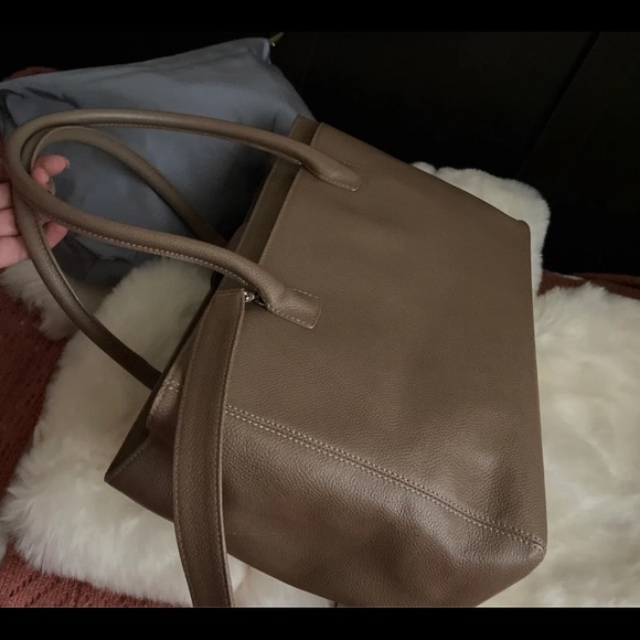 Chanel Cerf Executive Tote Bag - Picture 14 of 14